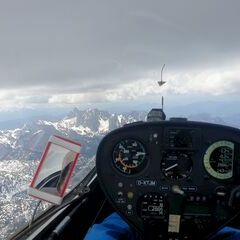 Flugwegposition um 11:35:07: Aufgenommen in der Nähe von Gemeinde Gosau, Österreich in 2627 Meter